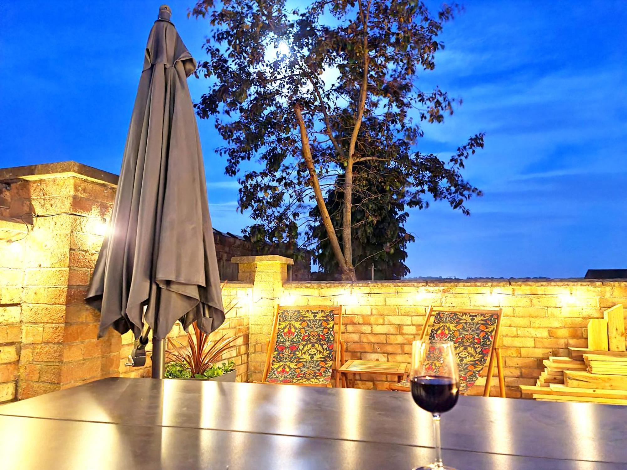 Love Lane Villa Lincoln Exterior photo